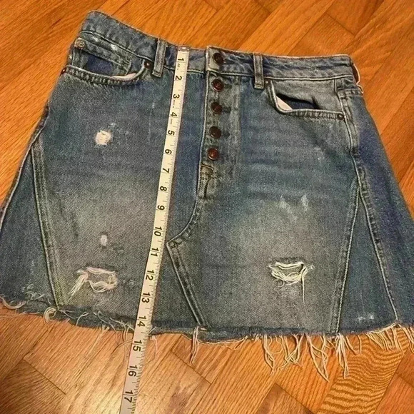 We The Free Distressed Button Fly, Denim Mini Skirt, Size 28/US Size 6. - Picture 11 of 12